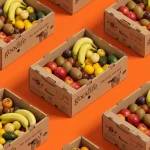 Cajas de frutas frescas Goodlife sobre fondo naranja